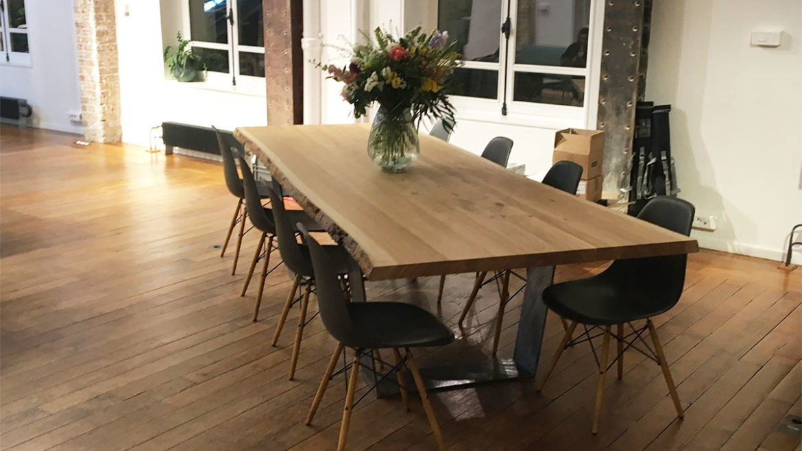 table bois massif pour l'événement Miel par Fairsquare